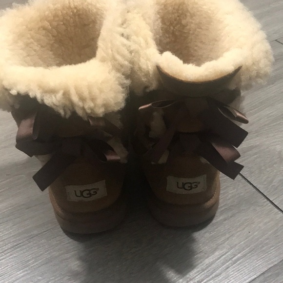 Ugg Bailey Bow Brown Boots size 5 - Picture 2 of 8
